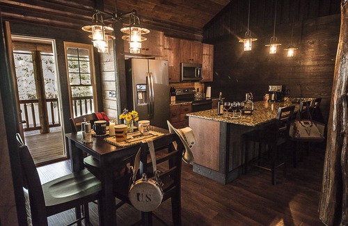 Jardine Cabin | Bear Creek Cabin 1 - 2 bed 2 bath, sleeps 6