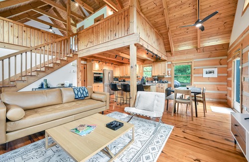 Tryon Cabin | Bear Creek Cabin- 8 mi to TIEC, Hot Tub, Sleeps 7 - Pet Friendly