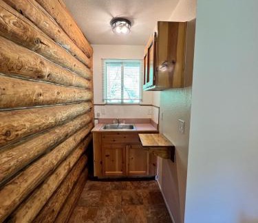 Midpines Hotel | Bear Creek Cabins