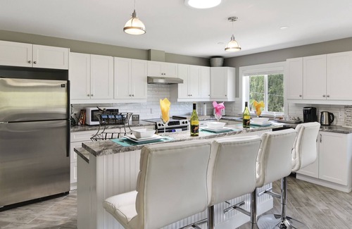 West Kelowna Estates House | Bear Creek Escape