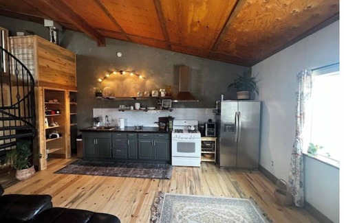 Victor Apartment | Bear Creek Loft