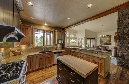 Tamarack House | Bear Discovery - Spectacular - Tamarack - 5BR - ski in ski out - hot tub