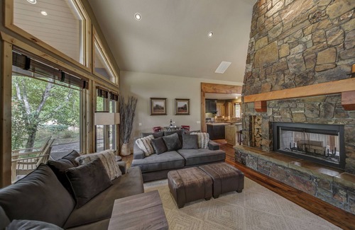 Tamarack House | Bear Discovery - Spectacular - Tamarack - 5BR - ski in ski out - hot tub