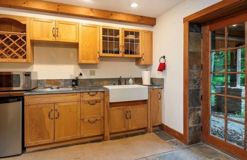 Stockbridge House | Bear-Foot Lodge Killington, Private! Sauna/Gameroom. Perfect for Large Groups!