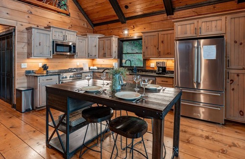Topton Cabin | Bear Foot Lodge-Luxury Log Cabin Rental, Long Range Mountain Views, High Speed Internet, Fireplace, Rafting, Zip Lining, Horseback Riding-Nantahala NC.