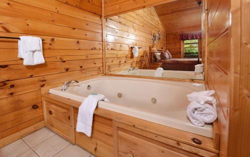 Pigeon Forge Villa | Bear Footin Heaven