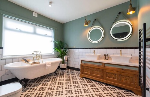 Bath Hotel | Bear Hotel