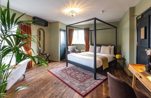 Bath Hotel | Bear Hotel