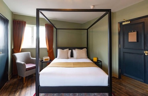 Bath Hotel | Bear Hotel