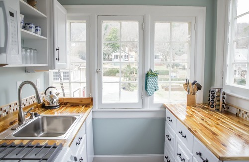 St. Elmo Improvement League Apartment | Bear House 1890, Johnson Retreat, Mins from Downtown, Perfect Luxurious Getaway!