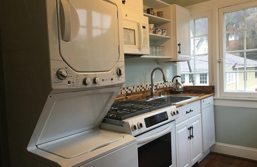 St. Elmo Improvement League Apartment | Bear House 1890, Johnson Retreat, Mins from Downtown, Perfect Luxurious Getaway!