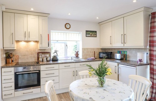 Crich Cottage | BEAR LAKE LODGE, pet friendly, with a garden in Belper