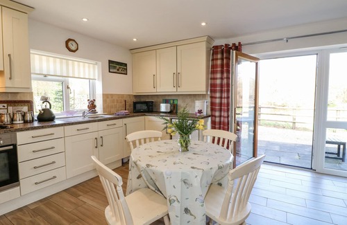 Crich Cottage | BEAR LAKE LODGE, pet friendly, with a garden in Belper
