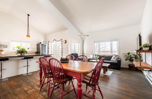 Potton Ski Chalet | Bear Mountain Cottage