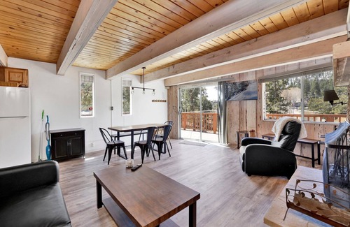 Moonridge Cabin | Bear Mountain Views #2235