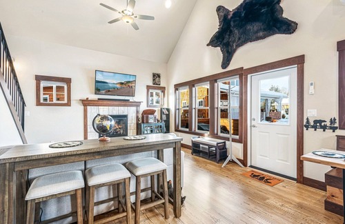 Dover House | Bear Necessities - 1 Bedroom and Loft 2 Bath Parkside Bungalow