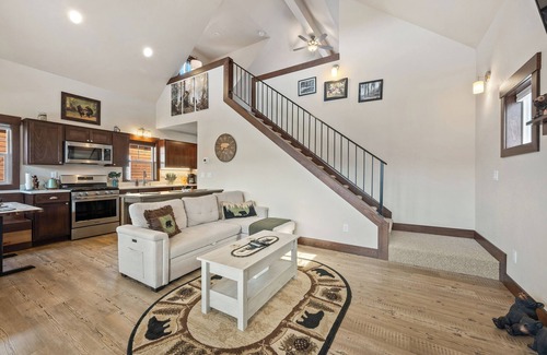 Dover Bay House | Bear Necessities – Delightful Dover Bay Bungalow, Pet-Friendly Retreat for 5