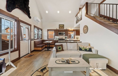 Dover Bay House | Bear Necessities – Delightful Dover Bay Bungalow, Pet-Friendly Retreat for 5