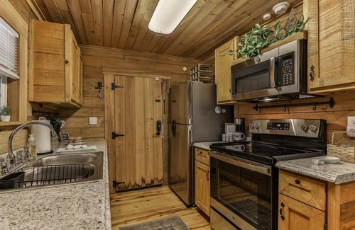 Ellijay Cabin | Bear Necessities | Ellijay, GA