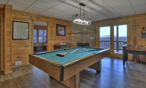 Morganton Villa | Bear Necessities Forget about your worries and cozy up around the firepit with friends