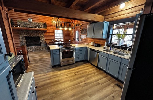 Byrdstown Cabin | Bear Necessities is near East Port Marina on Dale Hollow Lake Tennessee