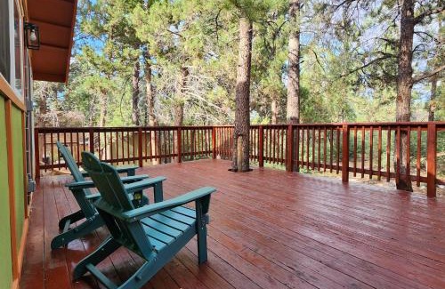 Sugarloaf House | Bear Nest - Cozy 2 bedroom House adjacent to National Forest with Deck BBQ Fireplace