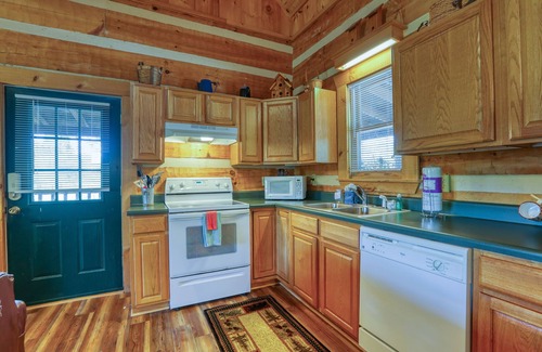 Cosby Cabin | Bear Pause - 2 Bedrooms, 2 Baths, Sleeps 6 Cabin by RedAwning