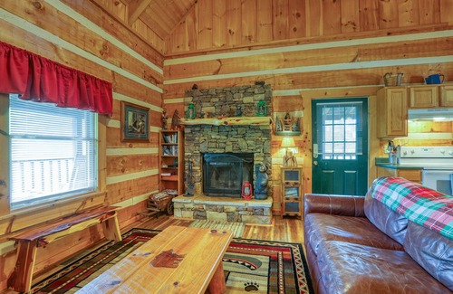Cosby Cabin | Bear Pause - 2 Bedrooms, 2 Baths, Sleeps 6 Cabin by RedAwning