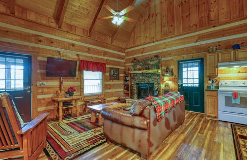Cosby Cabin | Bear Pause - 2 Bedrooms, 2 Baths, Sleeps 6 Cabin by RedAwning