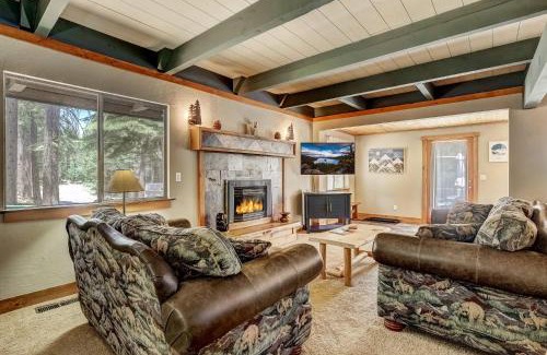 North Upper Truckee House | Bear Pause 4BR - Large Deck & Balcony
