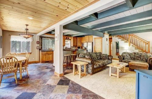 North Upper Truckee House | Bear Pause 4BR - Large Deck & Balcony