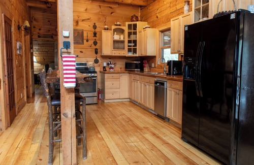 Cosby Cabin | Bear Pause Log Cabin in the Great Smoky Mountains