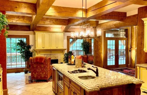 Cleveland House | BEAR PAW - A Luxurious Lodge-Style Log Home & Guest Cabin on 130 Acre Estate.