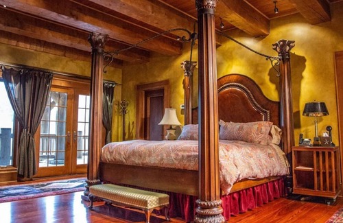Cleveland House | BEAR PAW - A Luxurious Lodge-Style Log Home & Guest Cabin on 130 Acre Estate.