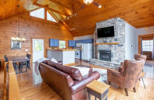 Waynesville House | Bear Print Mountain Lodge