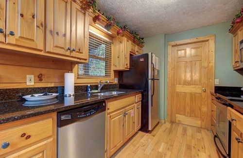 Black Bear Falls Cabin | Bear's Corner