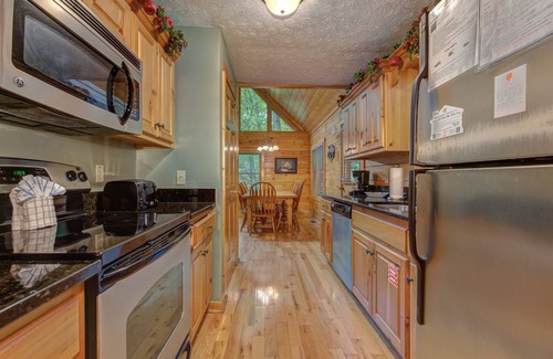 Black Bear Falls Cabin | Bear's Corner
