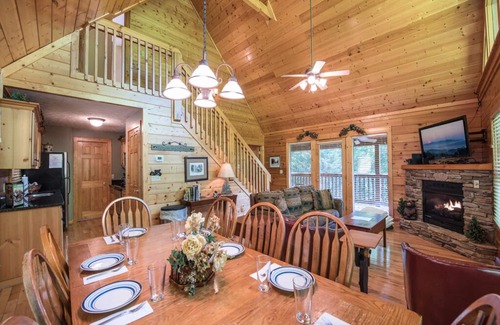Black Bear Falls Cabin | Bear's Corner