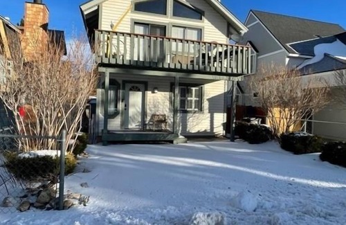 Woodlands Cabin | Bear's Lair - Witness Enchanting Sunset Mountain Views At This Property! New Hot Tub! 2 Bedroom Cabin