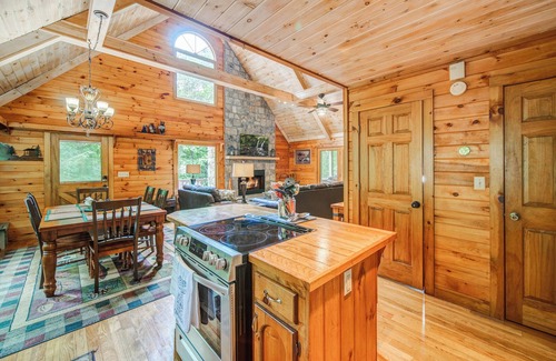 Foxfire Estates Cabin | Bear Track Falls Retreat Mtn. Getaway!