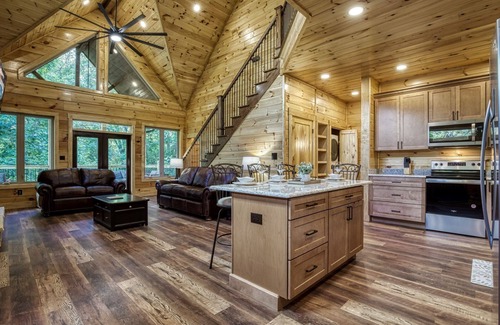 Wears Valley Cabin | Bear Tracks Lodge 4 Bedroom Cabin by RedAwning