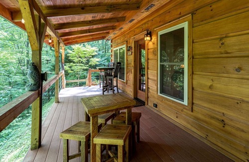 Topton Cabin | Bear Tree-Pet Friendly, Private Luxury Cabin Rental, 30 Minutes to the Great Smoky Mountains, Rafting-Nantahala NC
