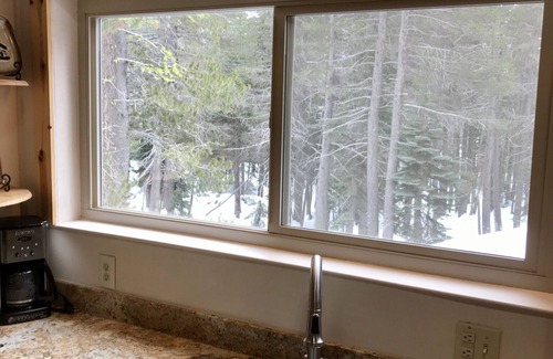 Bear Valley Cabin | BEAR VALLEY CABIN CLOSE TO VILLAGE/EASY WINTER ACCESS