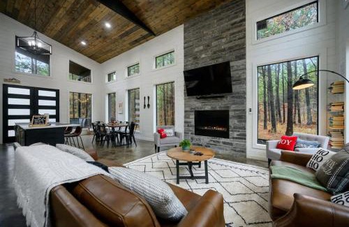 Pickens House | Bearfoot Chill'Inn - Relaxing Escape in Broken Bow