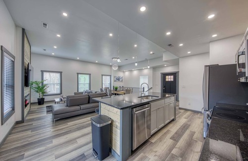 Chalet Village Apartment | Bearfoot Getaway - New Lux Cabin Hot Tub Pool