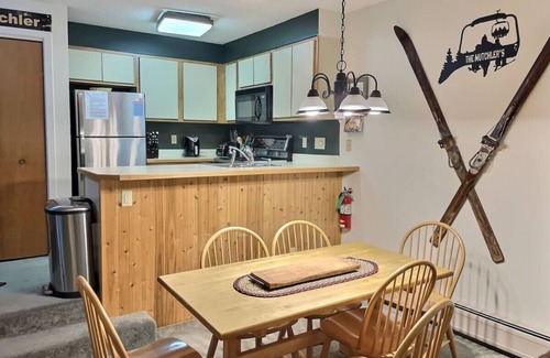 Killington Apartment | Bearmont- Pool, HotTub, FirePit, AC, Gym, Sauna