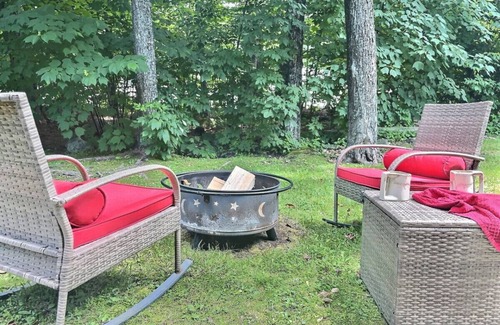 Killington Apartment | Bearmont- Pool, HotTub, FirePit, AC, Gym, Sauna