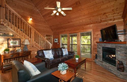 Black Bear Falls House | Bears Corner w/Hot Tub, Arcade & Community Pool!