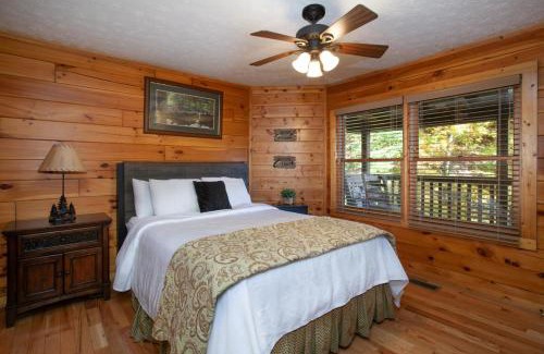Black Bear Falls House | Bears Corner w/Hot Tub, Arcade & Community Pool!