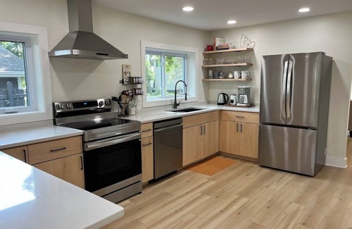 Pardeeville Cottage | Bears' Den at Park Lake - a charming, inviting space for rest and renewal.